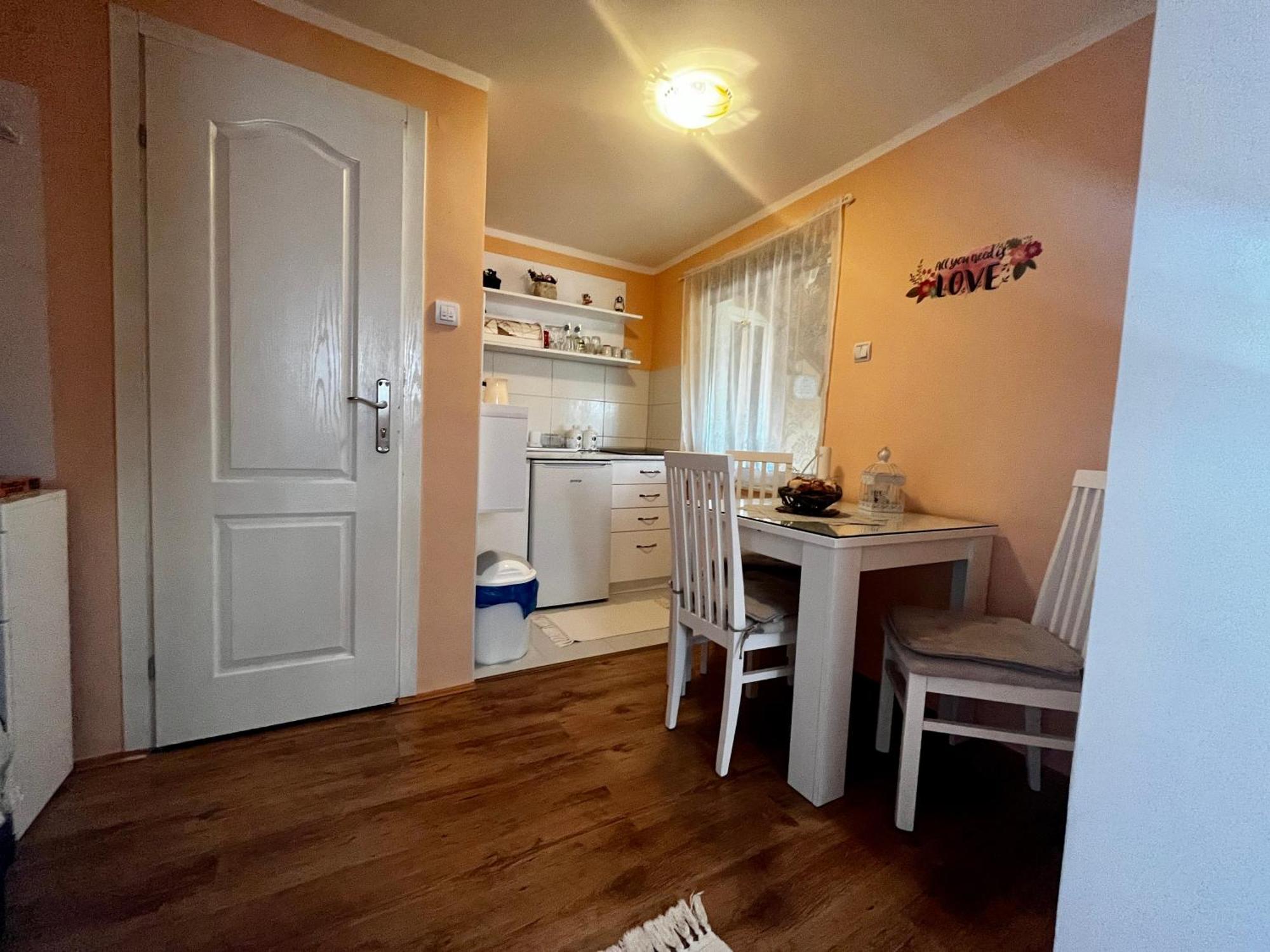 Apartman Simona Vrdnik Εξωτερικό φωτογραφία
